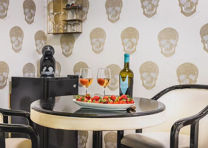 דירה Hidden Bank: First Million