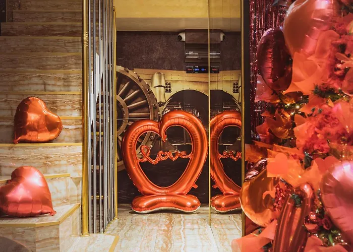 Hidden Bank: First Million דירה *