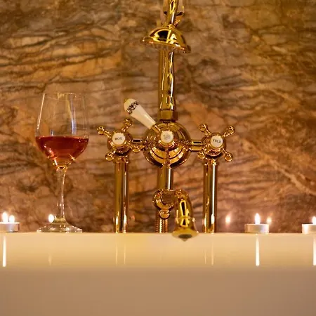 Appartement Hidden Bank: First Million