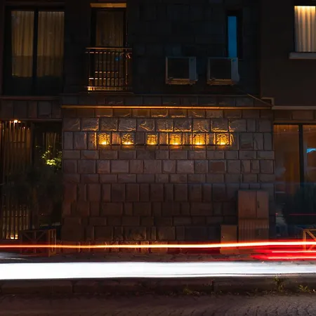 Hidden Bank: First Million شقة *