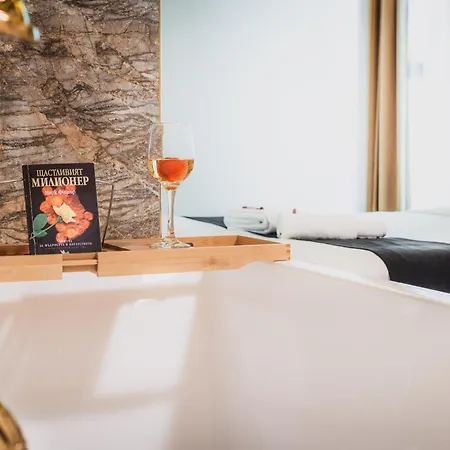 Hidden Bank: First Million Appartement