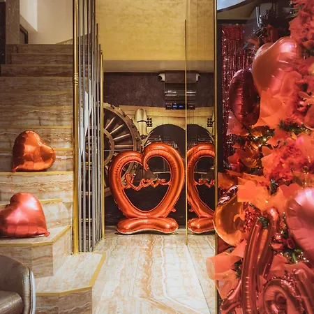 Hidden Bank: First Million Appartement *